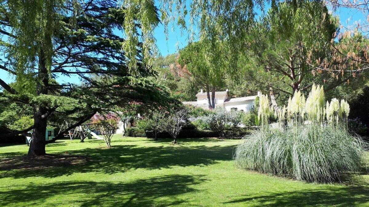 La Villa Moursoise 4 Etoiles Exterior foto